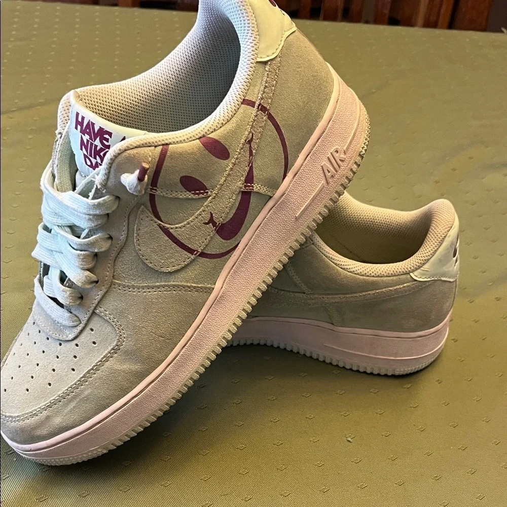 Nike Air light green and Purple Smiley Sneakers size 9